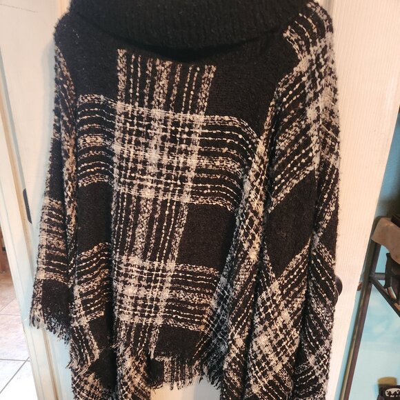 Torrid Black & White Plaid Knit Cowl Neck Ruana/Poncho One Size - Picture 3 of 6